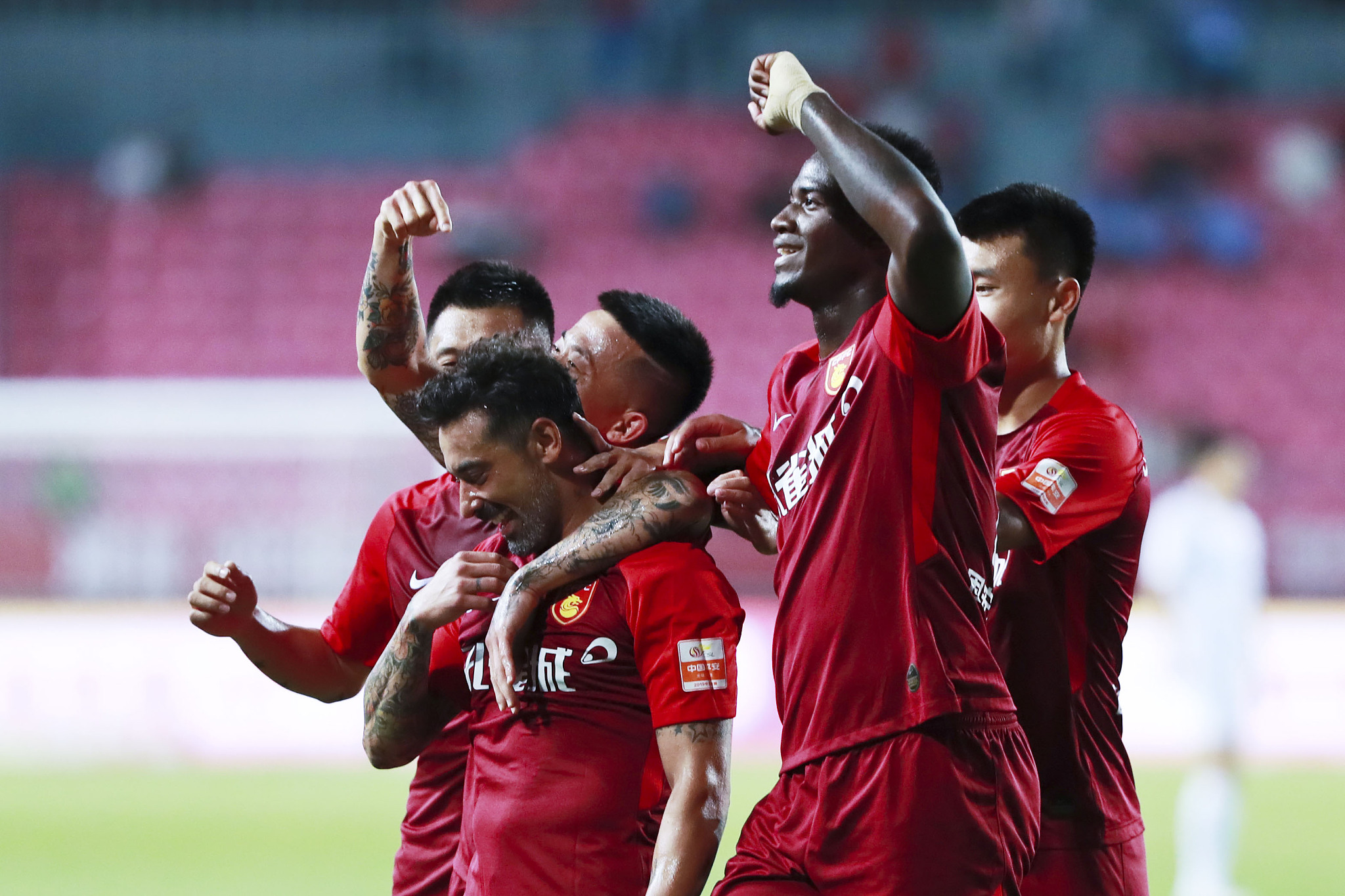 向更大的舞 向更大的舞