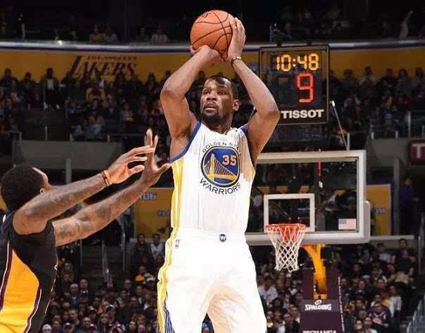 的足球市场 的足球市场