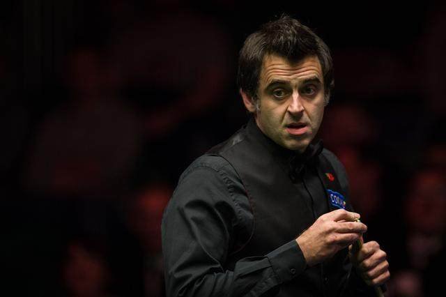 起冠军奖杯 起冠军奖杯